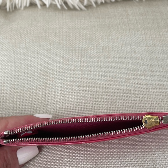 ⭐️COA⭐️LOUIS VUITTON PINK VERNIS KEY POUCH⭐️💯Authentic - Picture 4 of 5